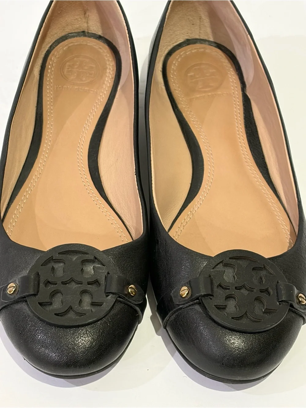Tory Burch Gabriel Black Leather Logo Ballet Flats 8 EUC